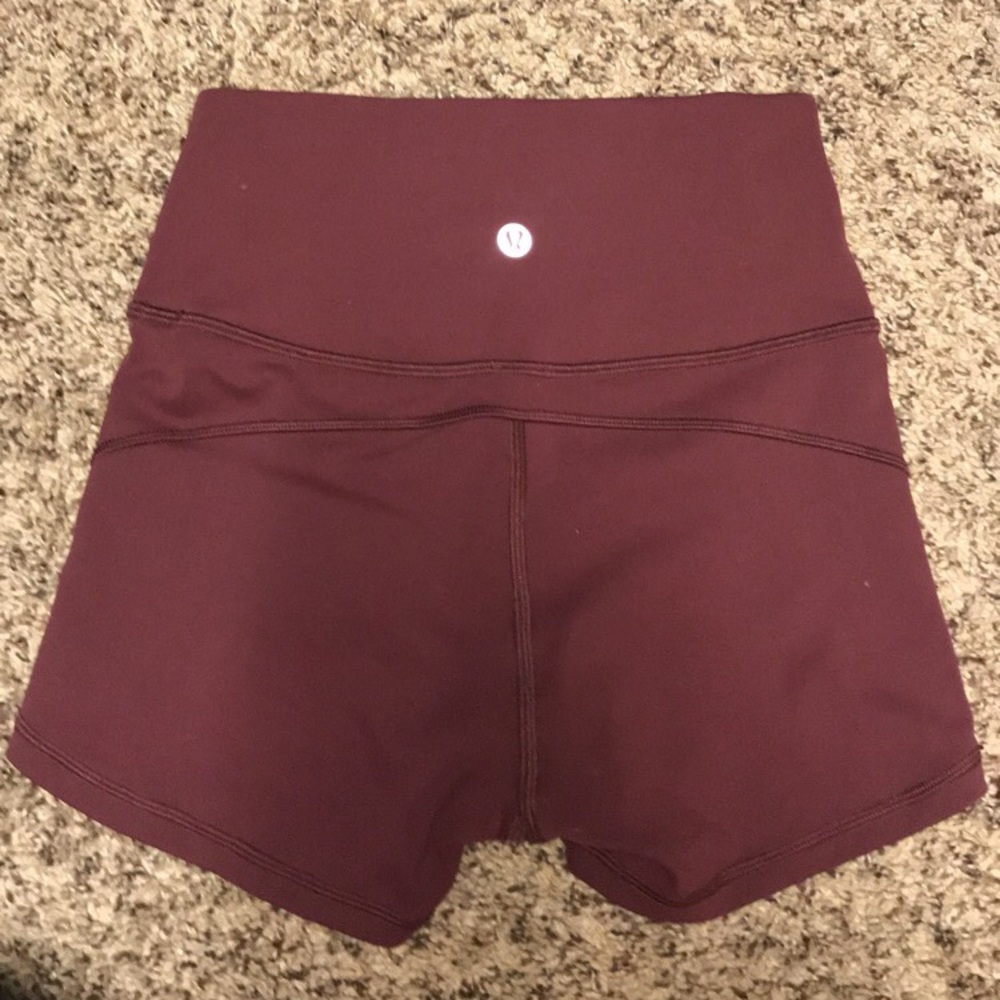 🔥🔥LULU IN MOVEMENT SHORTS BEAUTIFUL WINE COLOR❤️